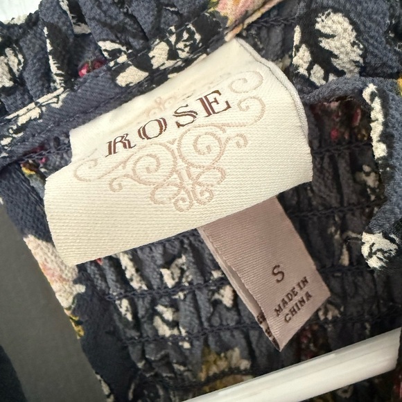 Elegant Floral Sleeveless Blouse - Black - Picture 8 of 8